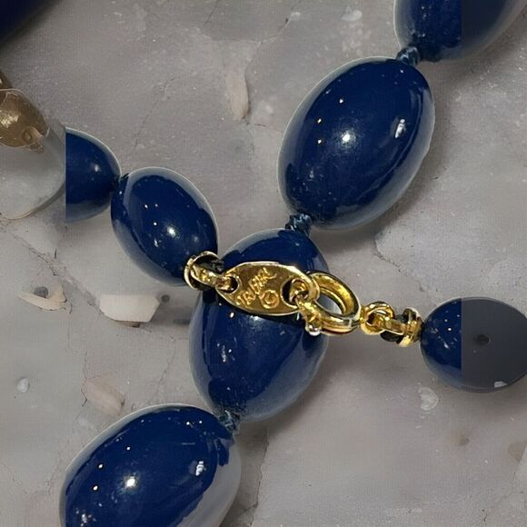 Trifari TM Signed Vintage Graduated Plastic Bead Necklace Blue Retro Pinup 34in - Picture 3 of 5